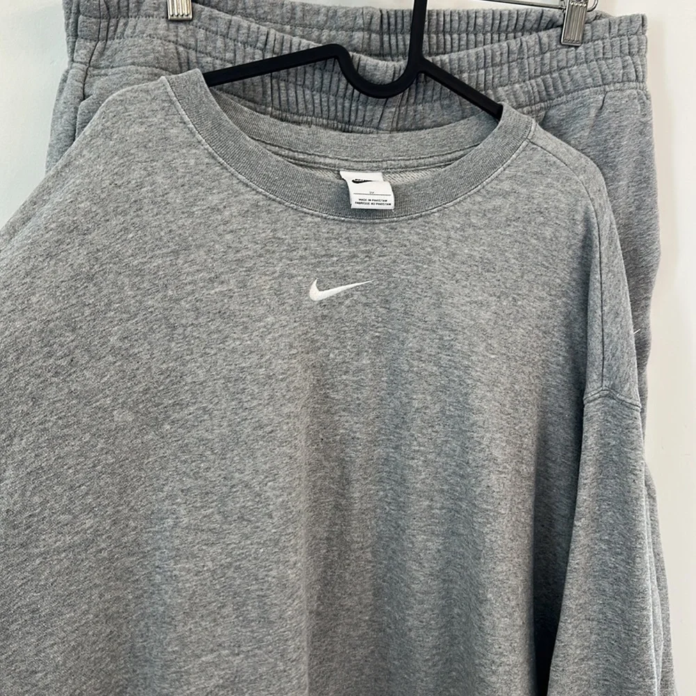 Nike- sweatsuit (SET) - Picture 3 of 8